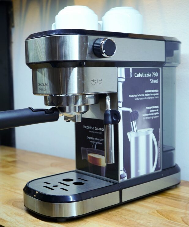 Máy pha cà phê Cecotec Cafelizzia 790 Steel