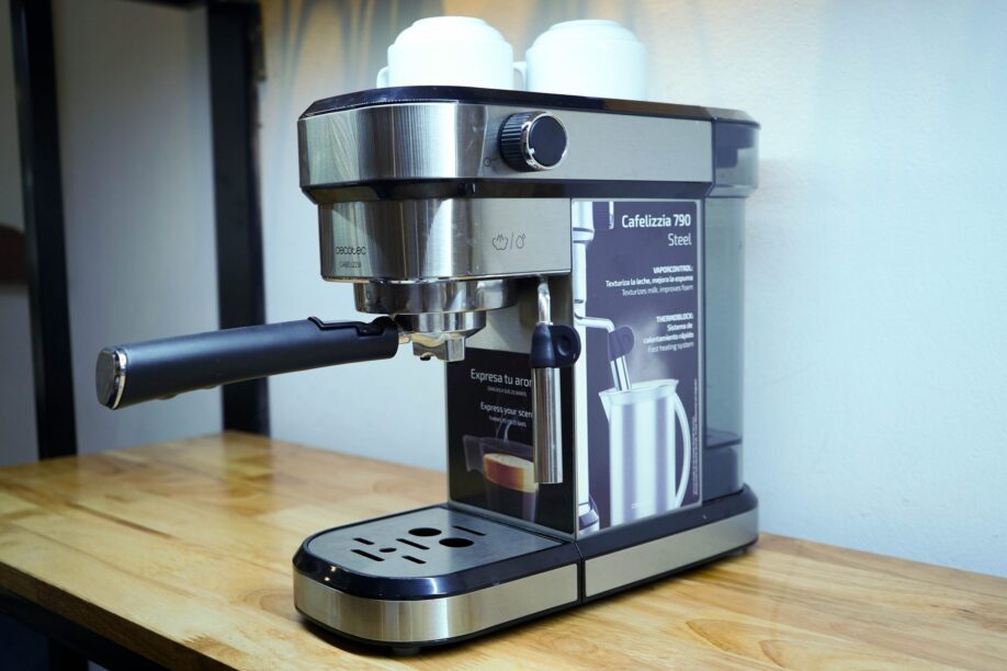 máy pha cà phê cecotec cafelizzia 790 steel
